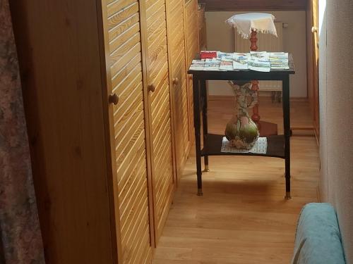 a hallway with a table and a side table at Apartmán v rodinném domě in Hradec Králové