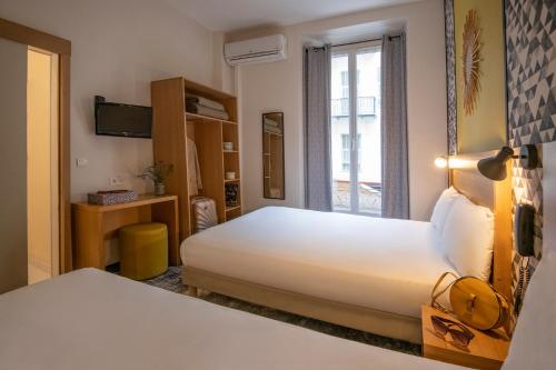 En eller flere senger på et rom på Hotel d'Ostende
