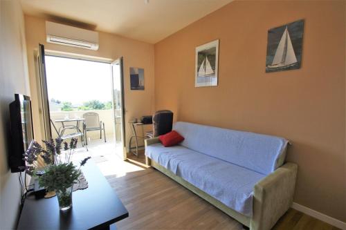 Ένα ή περισσότερα κρεβάτια σε δωμάτιο στο One Bedroom Apartment Bonsai with shared Pool