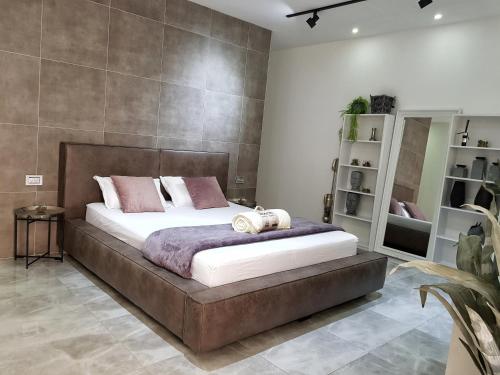 Cozy & Stylis at Center cty Bahai gardens street