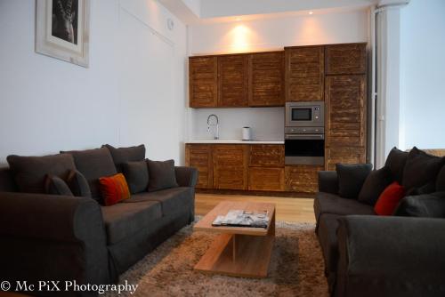 a living room with two couches and a coffee table at Les Campanules in Les Houches