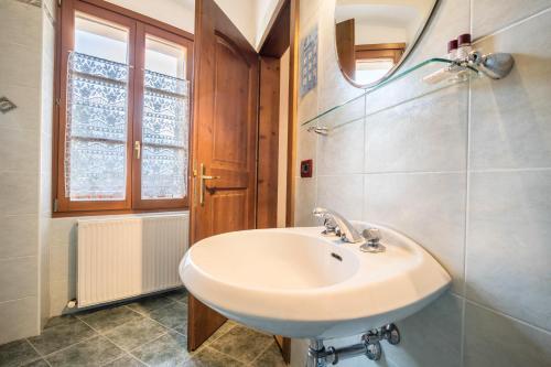 A bathroom at Residence Lena App 1 with Balcony
