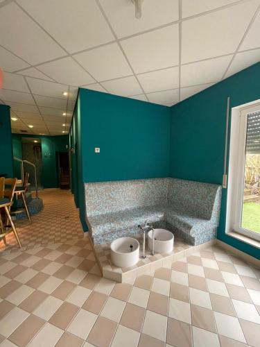 a bathroom with two toilets in a room at Parkhotel Waldschlösschen in Annaberg-Buchholz