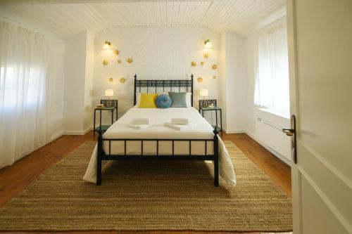 Postel nebo postele na pokoji v ubytování 3 bedrooms villa with private pool enclosed garden and wifi at Amarante