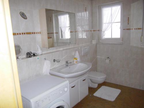 Un baño de Ferienwohnung Zweilinden