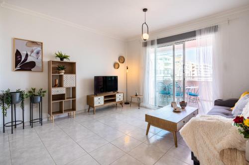 Sweet retreat 2-BR Apartment in Mackenzie
