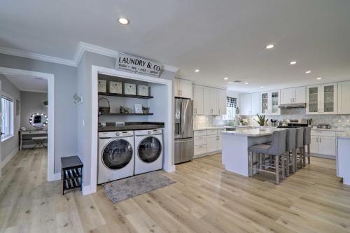 Una cocina o cocineta en Sun-Soaked Livermore Gem with Patio and Fire Pit!