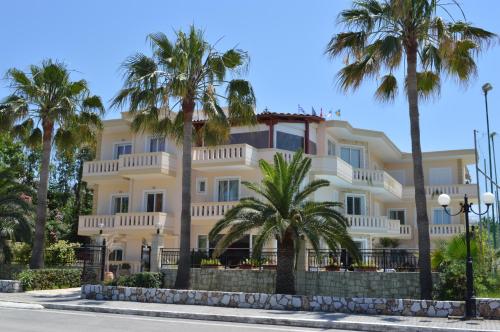 Gallery image of Malou Apartments in Kato Daratso