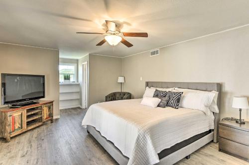 a bedroom with a bed and a ceiling fan at 1 Mi to ATandT Stadium Downtown Arlington Home in Arlington