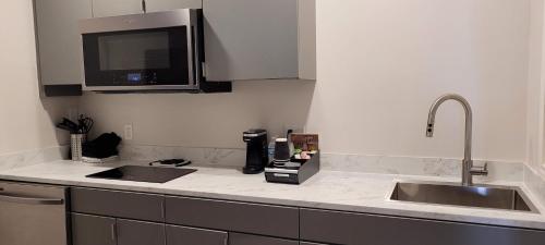 a kitchen counter with a sink and a microwave at Hotel Phillips in Bartlesville