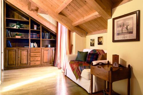 a bedroom with a couch and a table in a room at Locanda San Paolo in Monza