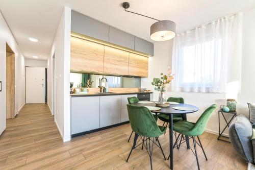 Blue waves, beachfront modern apartment – Photos 2
