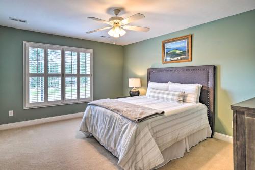 A bed or beds in a room at Golfers Dream Near Clubhouse of PCC No 6!