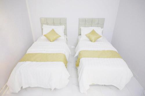 Postel nebo postele na pokoji v ubytování Al Khuzama Resort