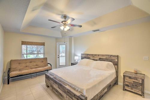 Ένα ή περισσότερα κρεβάτια σε δωμάτιο στο Peaceful Lehigh Acres Home with Grill and Lanai!
