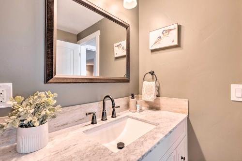 Bathroom sa Beautiful and Updated Apartment in Heber City!