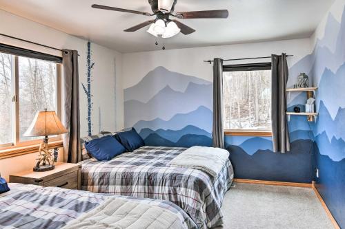 ein Schlafzimmer mit 2 Betten und ein Wandbild an der Wand in der Unterkunft Alaskan Mountain Gem with Private Hot Tub and Gym! in Eagle River