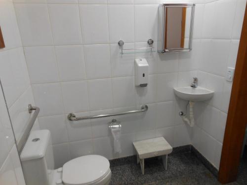 Bilik mandi di Pousada Pouso do Barão