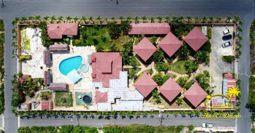 - une vue aérienne sur un complexe avec une piscine dans l'établissement Hotel El Dorado, à La Romana