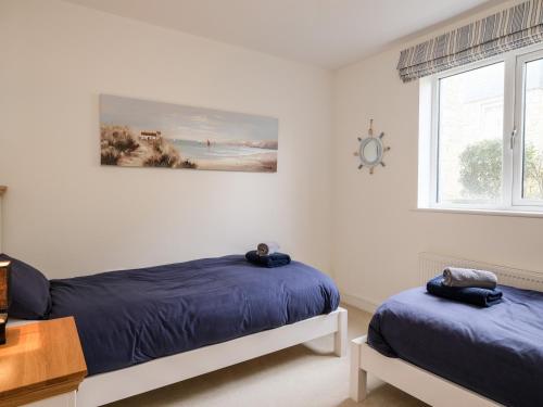 a bedroom with two beds and a window at Stone's Throw in Charlestown