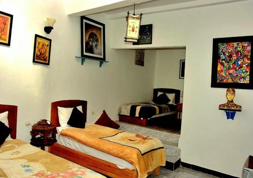 a room with two beds in a room at Appart, Hotel & Café Agadir in Essaouira