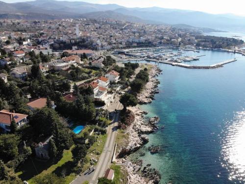 Novi Escape 1 Beachfront with balcony