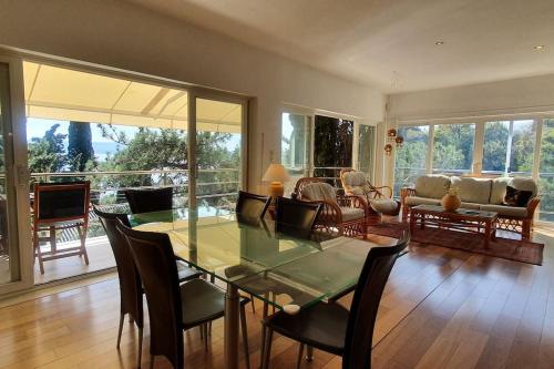 Novi Escape 1 Beachfront with balcony