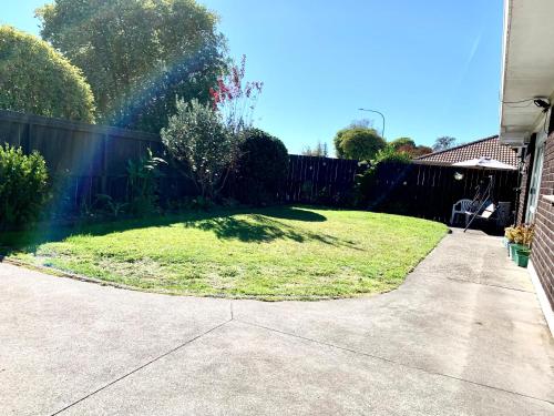 Vrt ispred objekta Rotorua City Center Holiday House