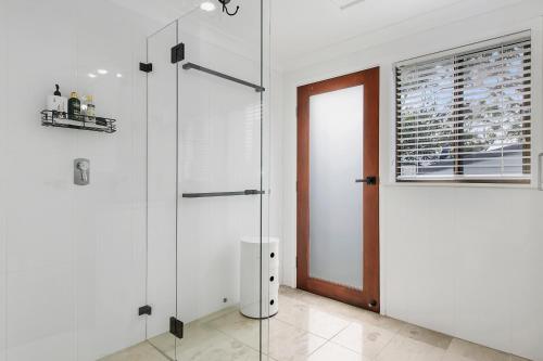 24 Hibiscus Crescent Port Macquarie tesisinde bir banyo