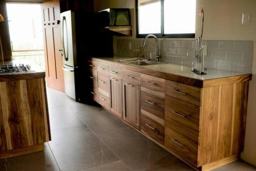 a kitchen with a sink and a refrigerator at Coffee Garden Ranch Costa Rica in Concepción