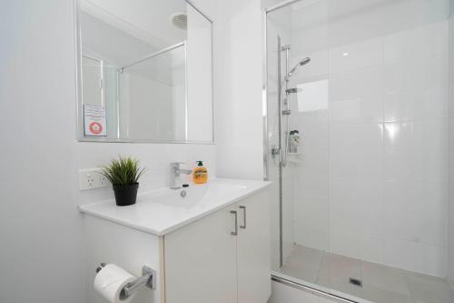 Gallery image of 3 Fresh Sparkling Apt 2br 2ba Cloverdale in Perth