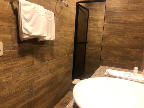 Koupelna v ubytování Hotel Ambassador