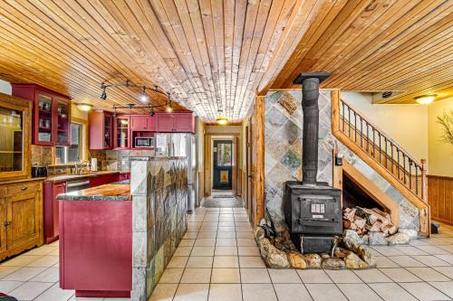 The Knotty Pine – Photos 5