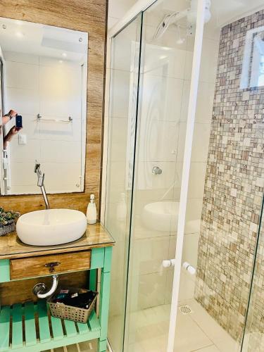 a bathroom with a sink and a shower at Flat Blumenau Vila Nova in Blumenau