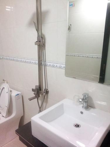 Ένα μπάνιο στο Cát Bà Xanh - Green Cat Ba Hotel