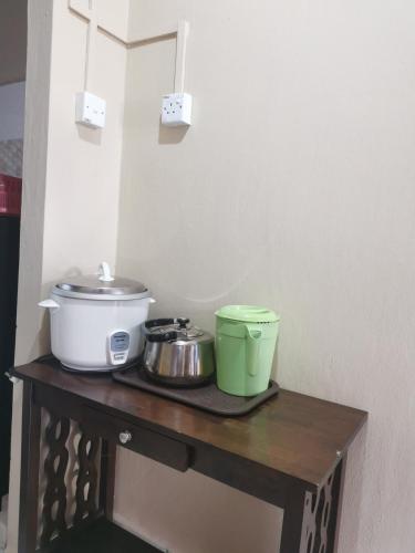 a table with two pots and pans on it at Sinurambi 2 in Kundasang