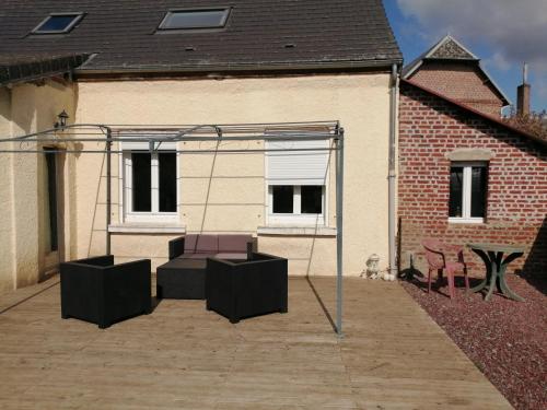 a swing set on a patio in front of a house at Chambre-Studio en rez-de-jardin in Ytres