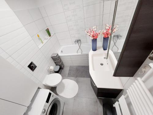 A bathroom at Juhar Apartman