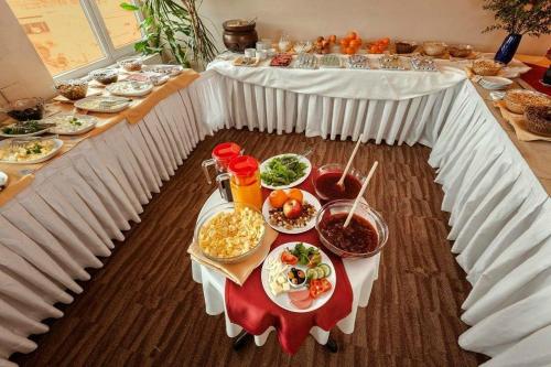 Jídlo v hotelu nebo okolí