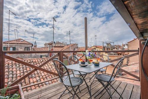 a table and chairs on a balcony with a view at Cà Grassi 3 Venetian Terrace in Venice
