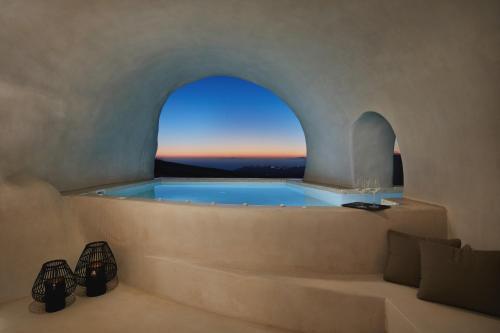 Gallery image of Divine Cave Experience in Imerovigli