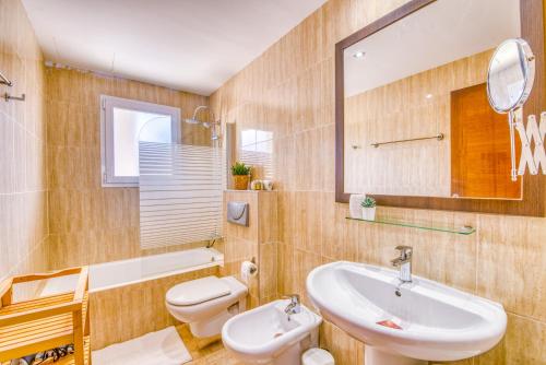 Kúpeľňa v ubytovaní Villa Playa Esperanza, Pool Heizung, 7 Gäste