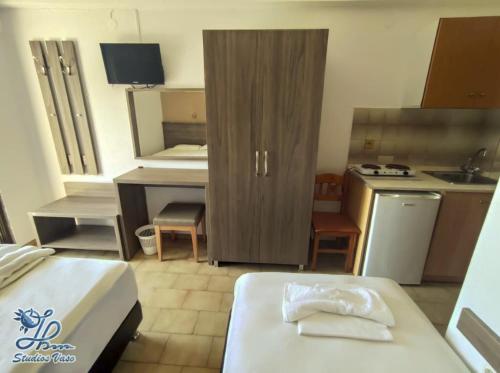 A kitchen or kitchenette at Studios Vaso