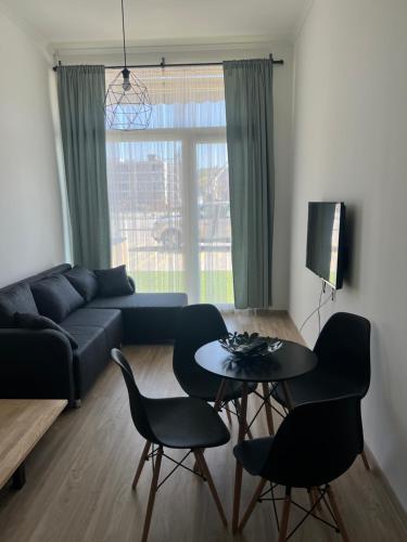 Ein Sitzbereich in der Unterkunft Silver Side Apartments