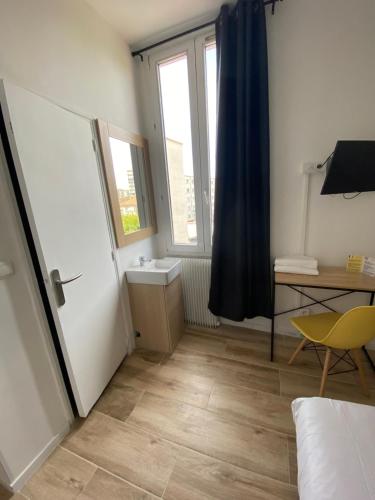 Кровать или кровати в номере Hôtel Raphael Prado