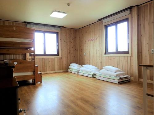 Postel nebo postele na pokoji v ubytování Galeum Guesthouse