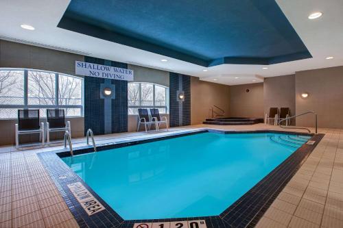 a large swimming pool in a hotel room at Days Inn & Suites by Wyndham Collingwood in Collingwood