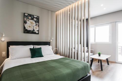 Posteľ alebo postele v izbe v ubytovaní WYZ Attiki Aparthotel