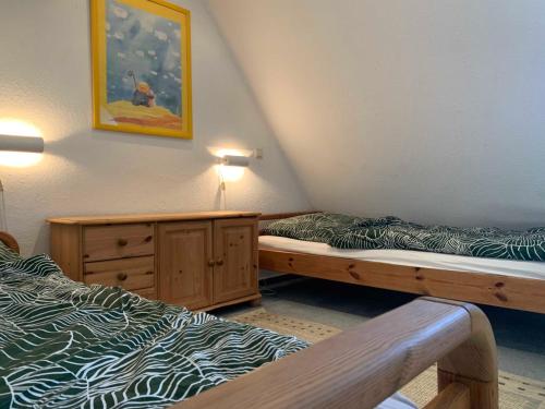 En eller flere senge i et værelse på Friesenhof am Deich