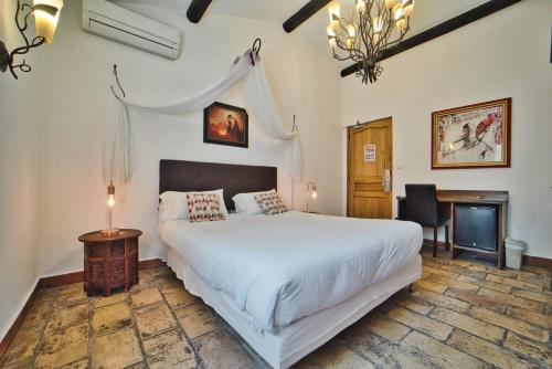 מיטה או מיטות בחדר ב-Mas De Calabrun